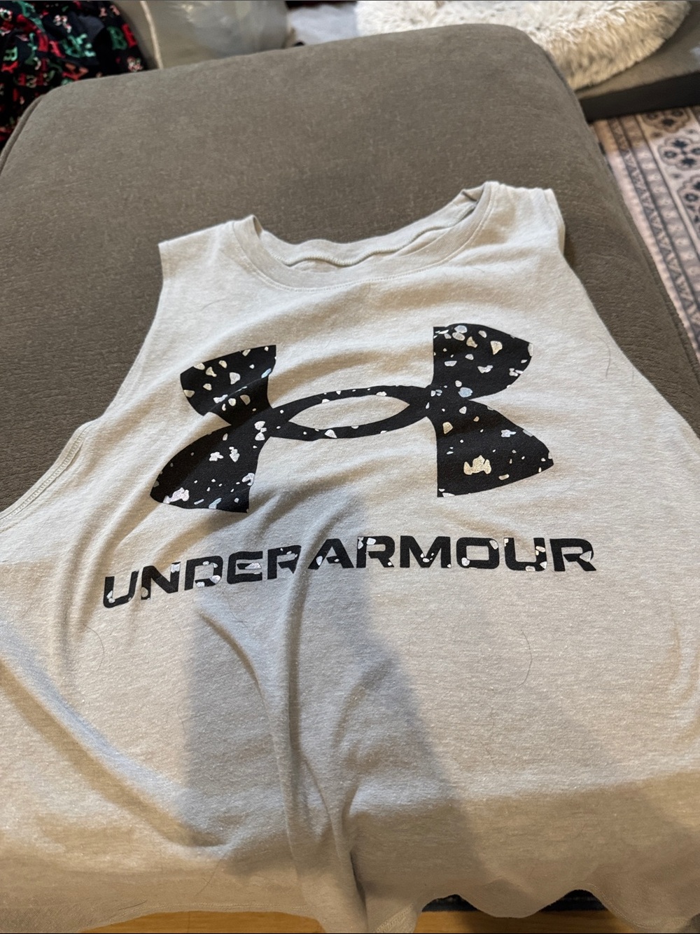 Women’s under Armour sleeveless top